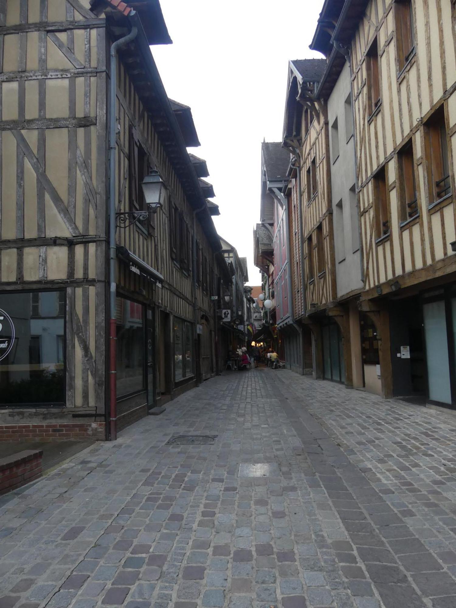 Le Chalet Troyen ทรัวส์ ภายนอก รูปภาพ